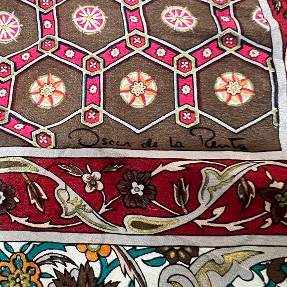 Oscar de la Renta Scarf 100% silk - Picture 2 of 4